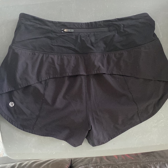 Lululemon High rise speed up shorts 2.5” size 8. - Picture 2 of 4